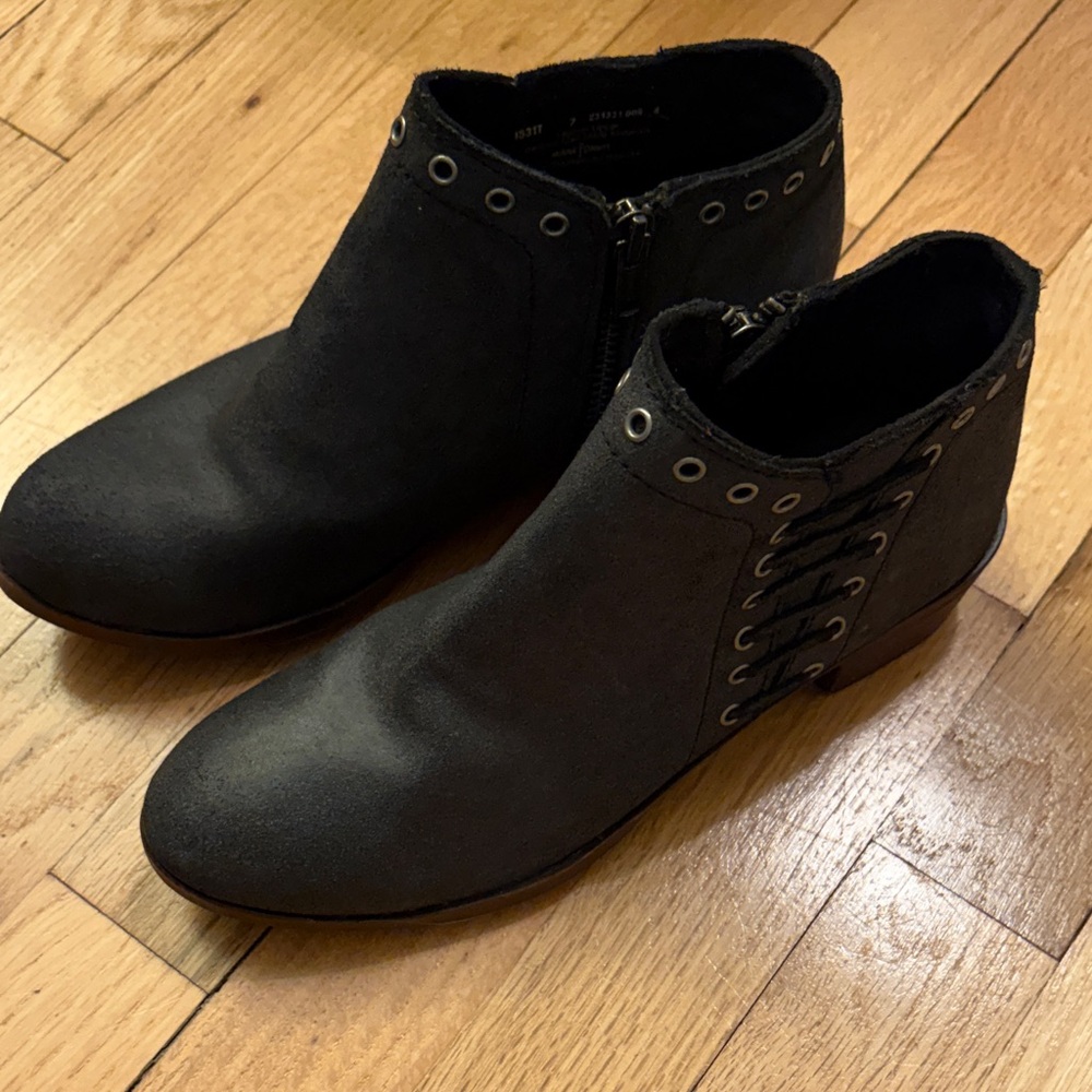 NWOT Minnetonka Black Ankle Boots